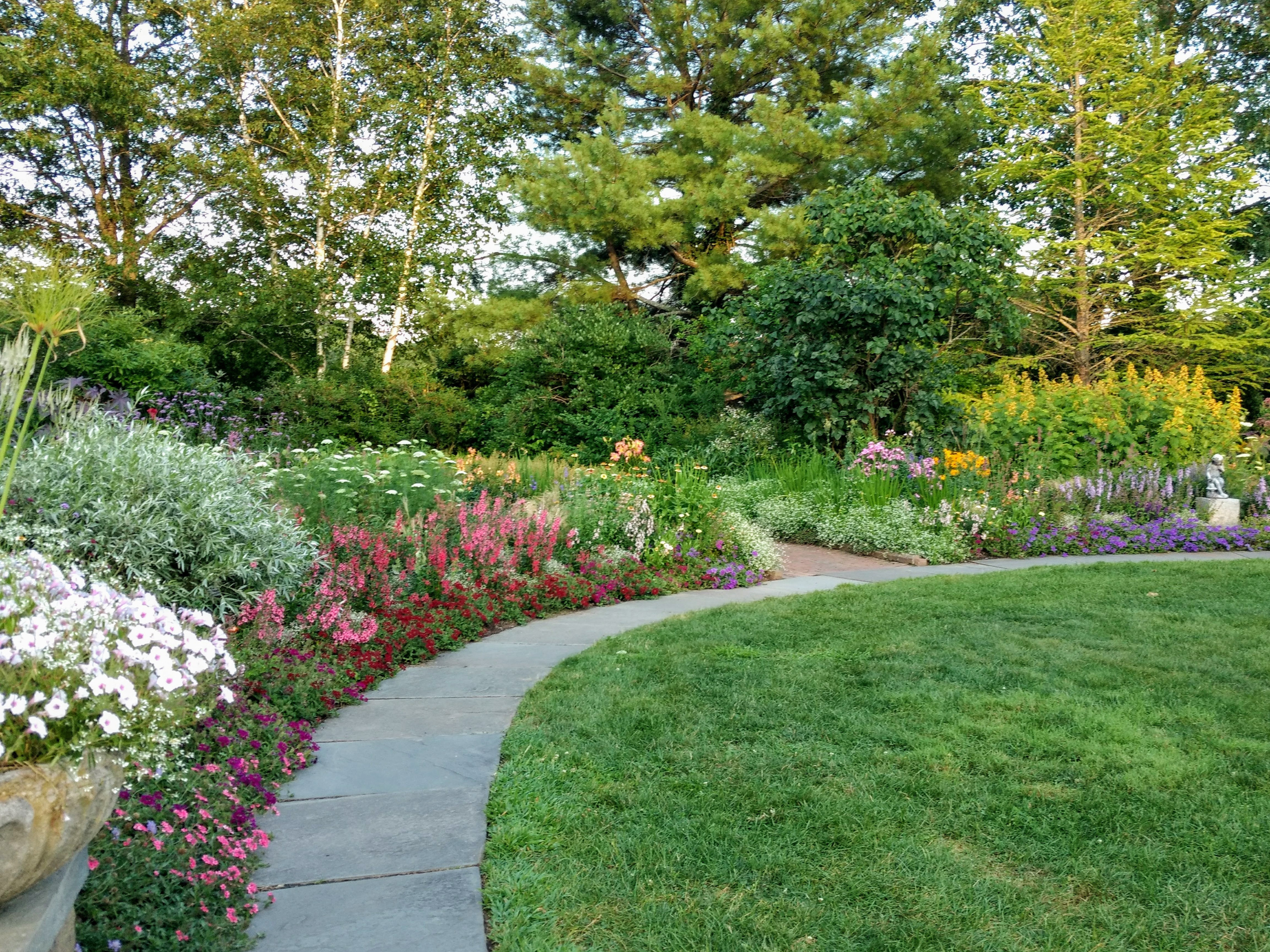 Благоустройство участка частного дома в Рязани и Рязанской области
